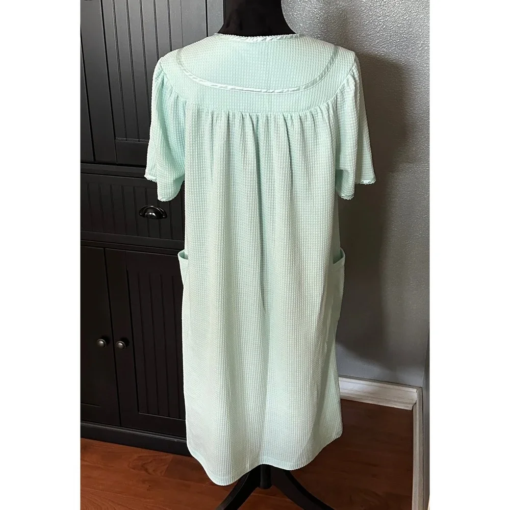 ADONNA Waffle Knit Robe Medium Mint Green Button Front‎ Lounge Housecoat